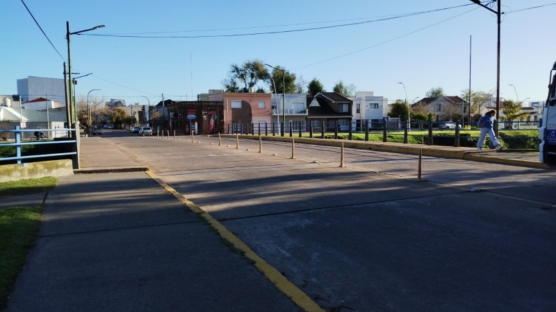 Polmica por el nombre del puente de la calle Necochea